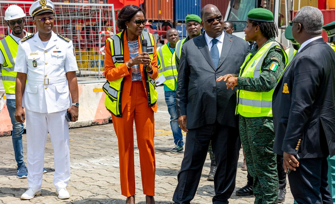 Côte d'Ivoire : le ministre des Eaux et Forêts, Laurent Tchagba visite les installations d’Abidjan Terminal