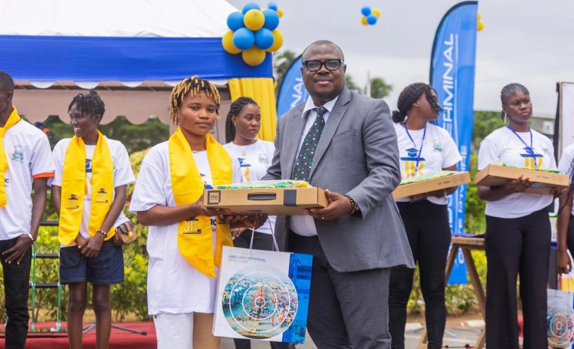 Abidjan Terminal récompense les meilleurs bacheliers de la commune de Port Bouët