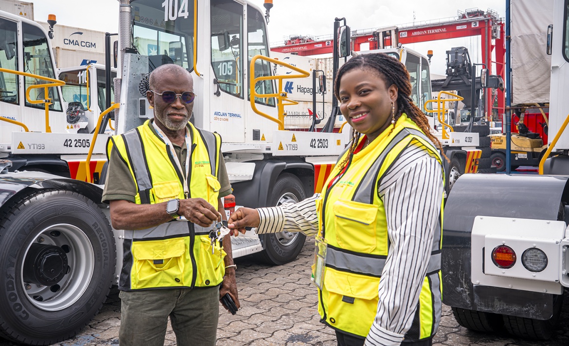 Abidjan Terminal renforce sa flotte d’engins de manutention avec l’acquisition de 10 tracteurs et 10 remorques