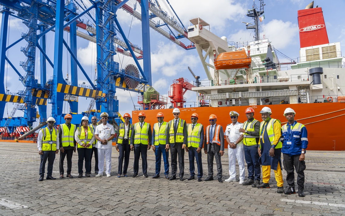 Abidjan Terminal renforce ses capacités opérationnelles avec deux nouveaux portiques de quai